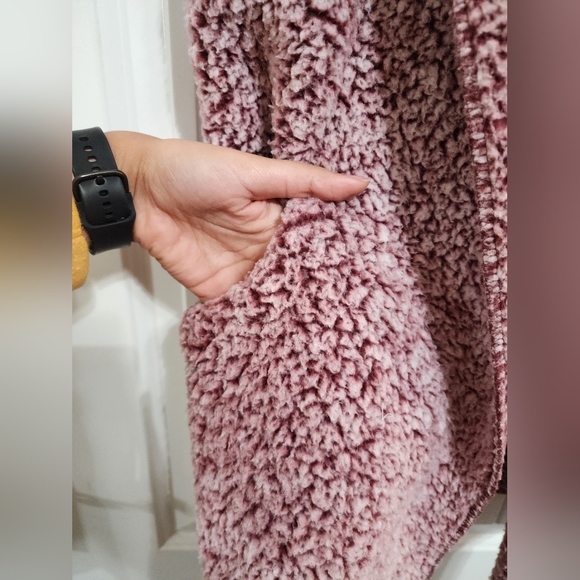 Sherpa Vest with Hoodie - Picture 5 of 8